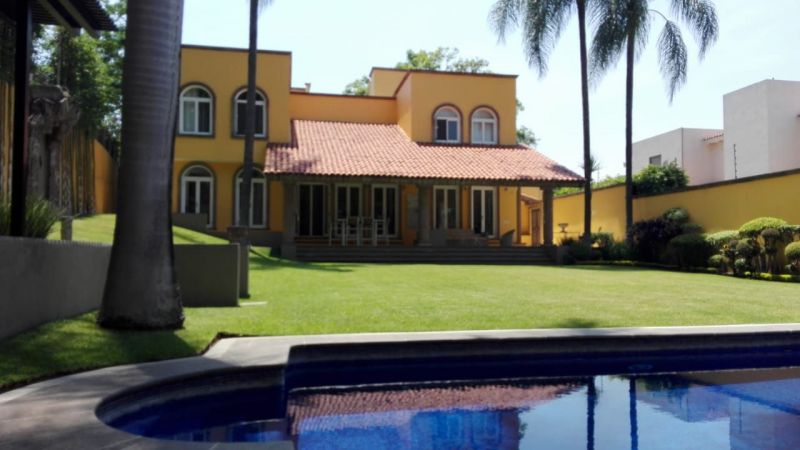 {"esp":"Fachada Posterior","ing":""}