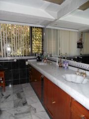 {"esp":"JARDIN PROPIO DE LA CASA"}